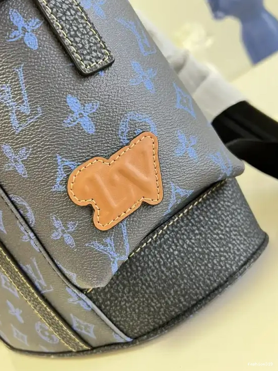 MM VUITTON LOUIS CHRISTOPHER 0401